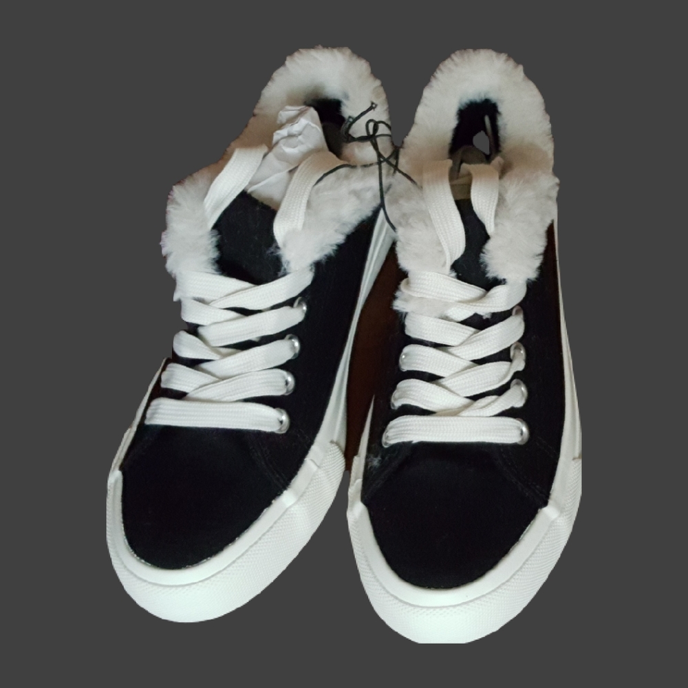 Zephyr Sneakers Black with Faux Fur Trim Lining Size 6.5